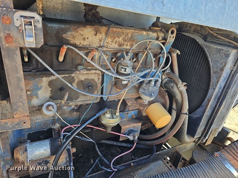 image for item DQ8685 Gleaner F combine