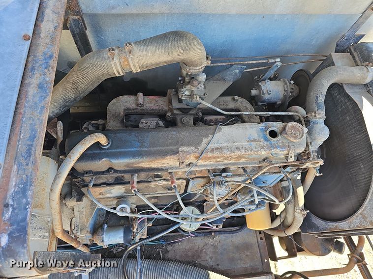 image for item DQ8685 Gleaner F combine