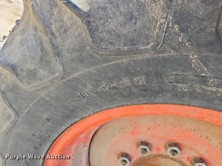 image for item DQ8685 Gleaner F combine