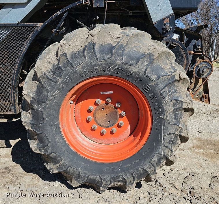 image for item DQ8685 Gleaner F combine