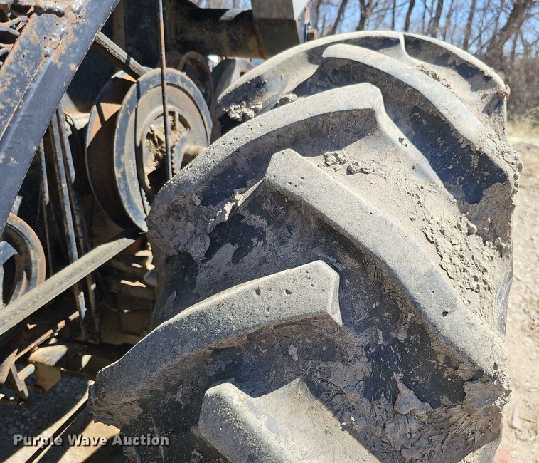 image for item DQ8685 Gleaner F combine