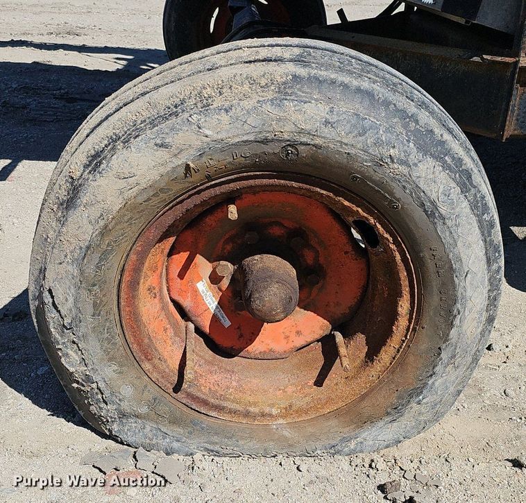 image for item DQ8685 Gleaner F combine
