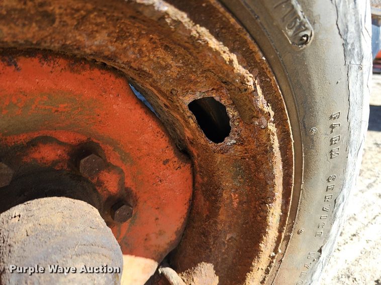 image for item DQ8685 Gleaner F combine