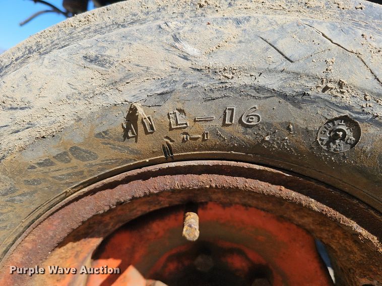 image for item DQ8685 Gleaner F combine