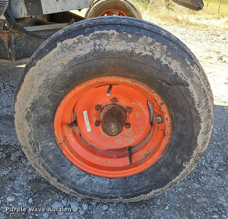 image for item DQ8685 Gleaner F combine
