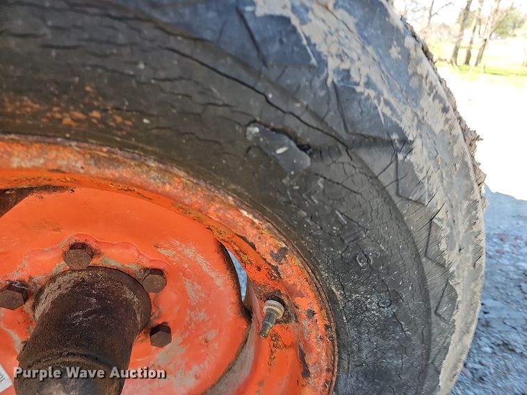 image for item DQ8685 Gleaner F combine