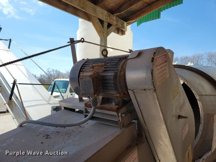 image for item DR7934 Adams  W-XX fertilizer mixer