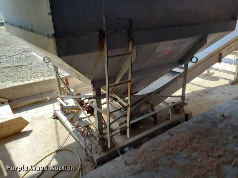 image for item DR7934 Adams  W-XX fertilizer mixer