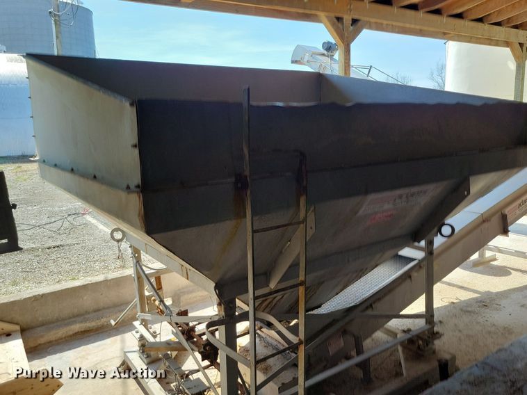 image for item DR7934 Adams  W-XX fertilizer mixer