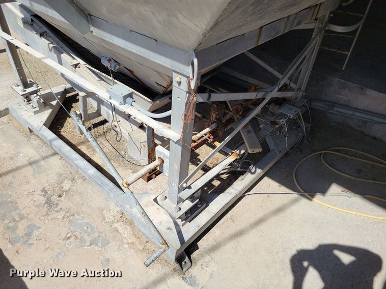 image for item DR7934 Adams  W-XX fertilizer mixer