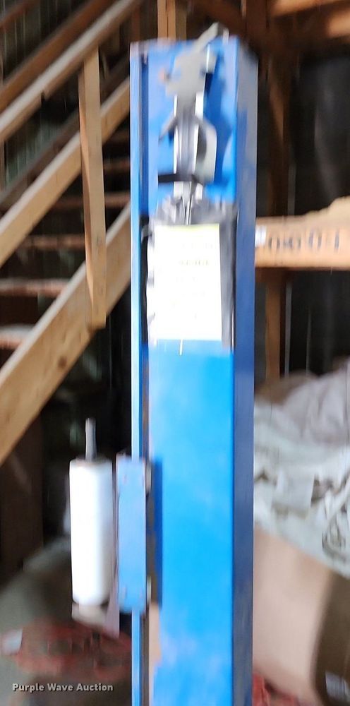 image for item DR7944 (2) pallet jacks