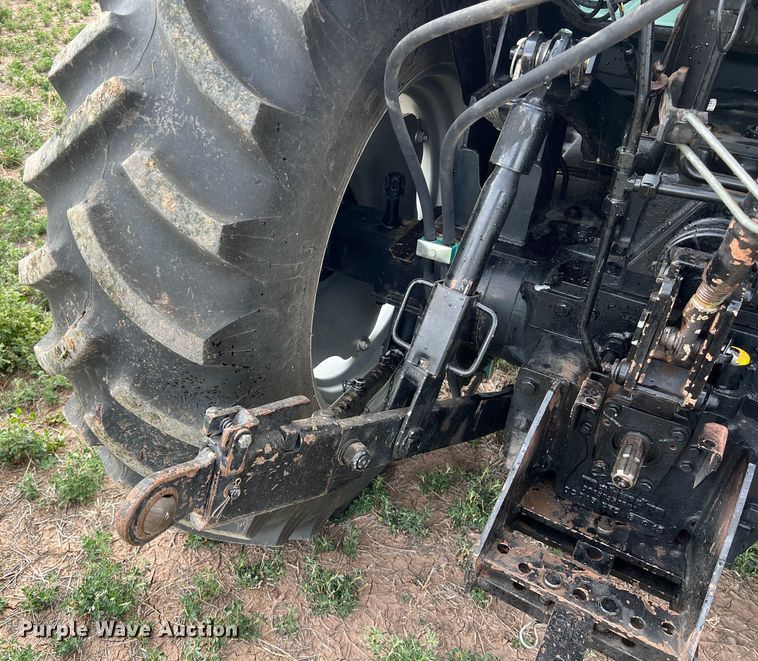 image for item DS2943 2015 Mahindra 7060 MFWD tractor