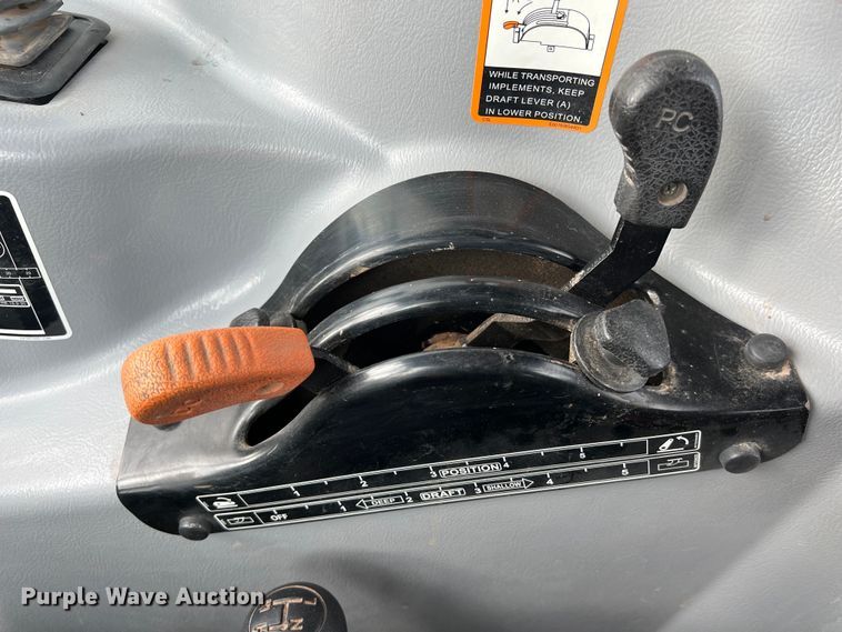 image for item DS2943 2015 Mahindra 7060 MFWD tractor