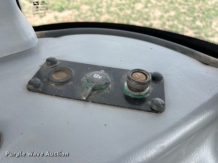 image for item DS2943 2015 Mahindra 7060 MFWD tractor