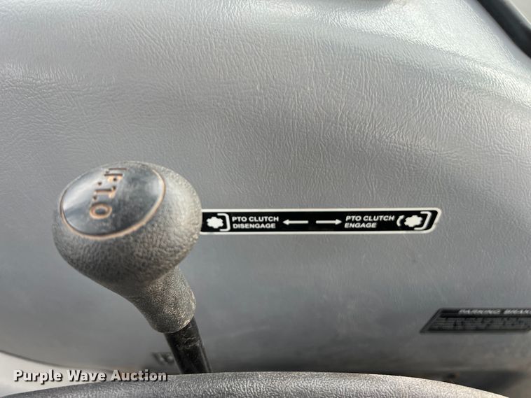 image for item DS2943 2015 Mahindra 7060 MFWD tractor