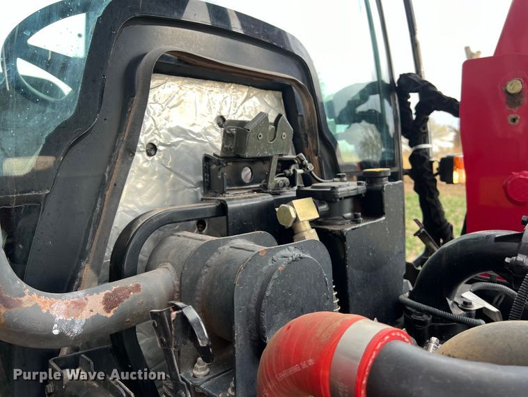 image for item DS2943 2015 Mahindra 7060 MFWD tractor