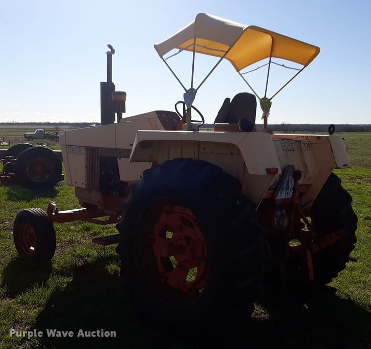 image for item DV9948 1970 Case 770 Agri King tractor