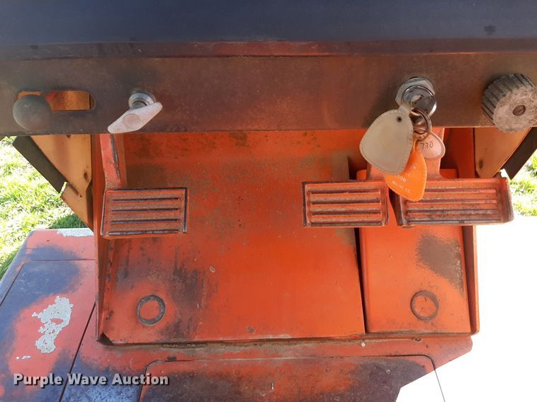 image for item DV9948 1970 Case 770 Agri King tractor