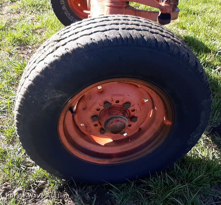 image for item DV9948 1970 Case 770 Agri King tractor