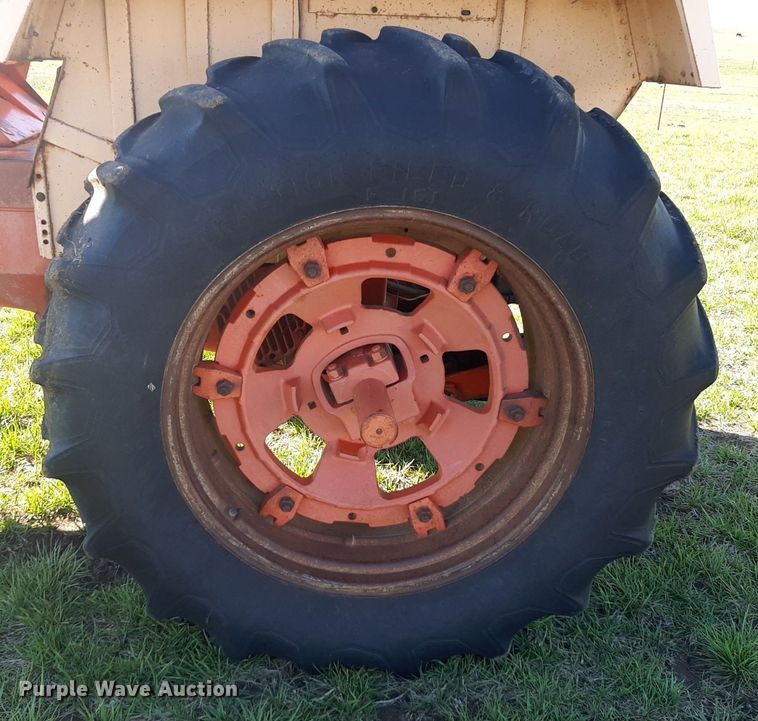 image for item DV9948 1970 Case 770 Agri King tractor