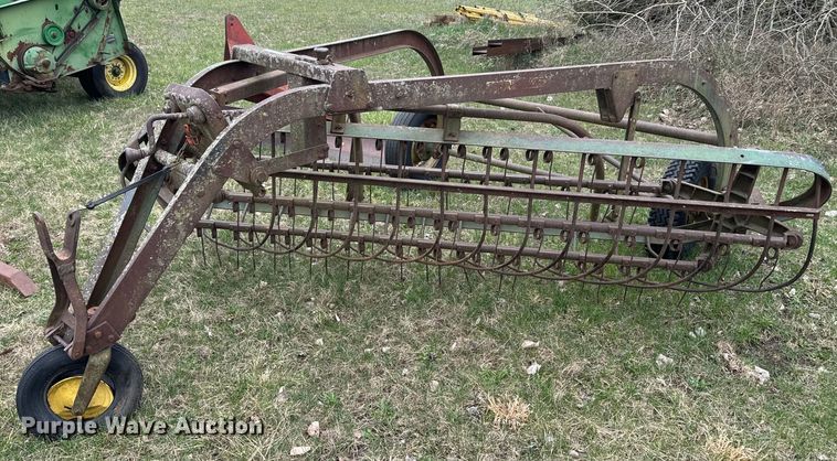 image for item EH5372 John Deere 858 hay rake