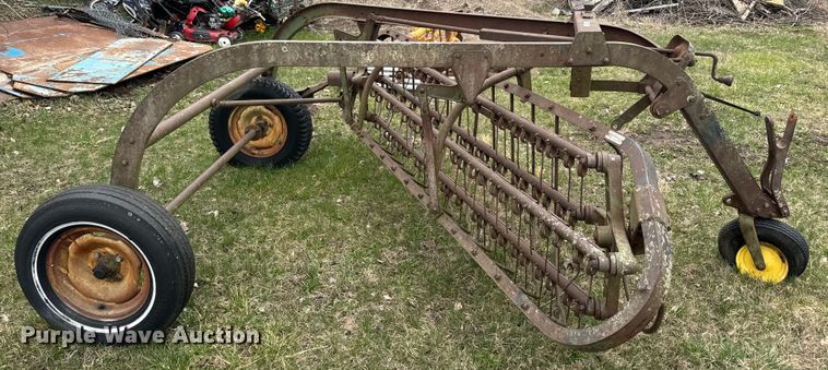 image for item EH5372 John Deere 858 hay rake