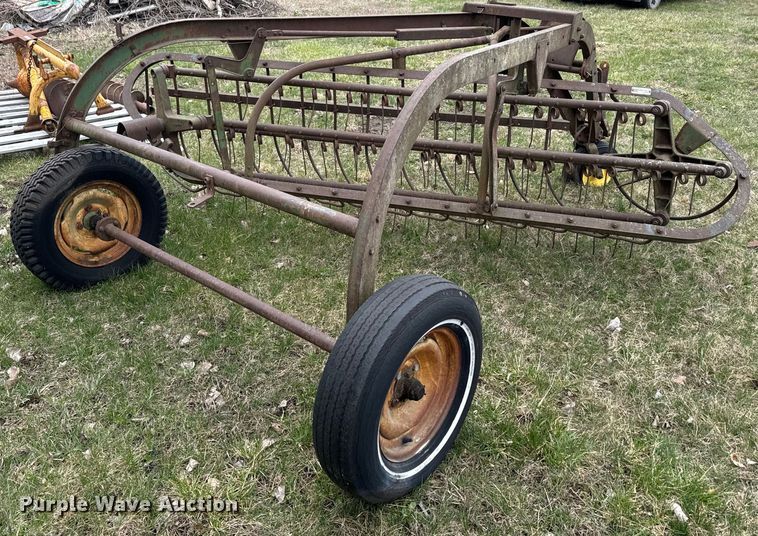 image for item EH5372 John Deere 858 hay rake