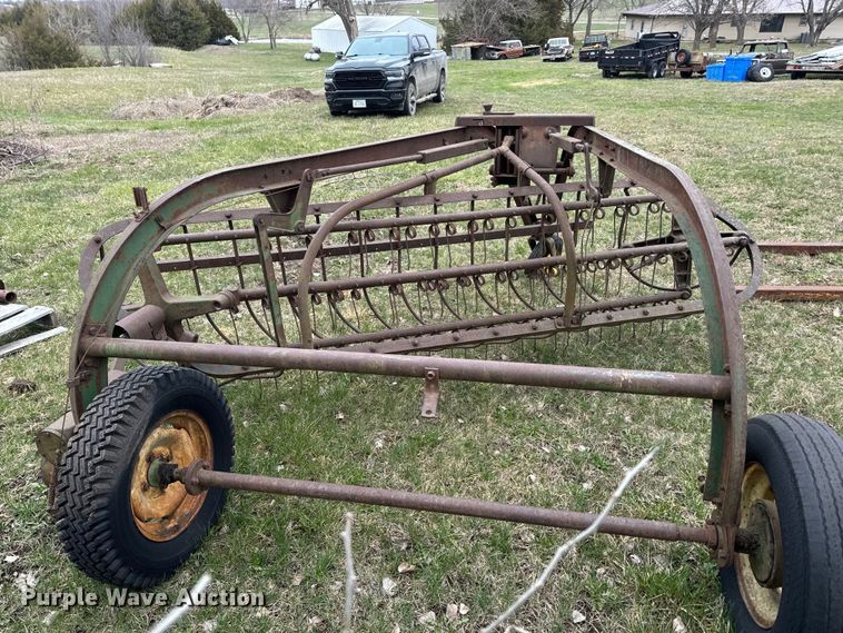 image for item EH5372 John Deere 858 hay rake