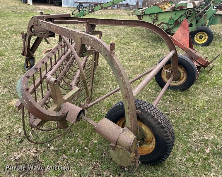 image for item EH5372 John Deere 858 hay rake