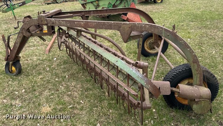 image for item EH5372 John Deere 858 hay rake