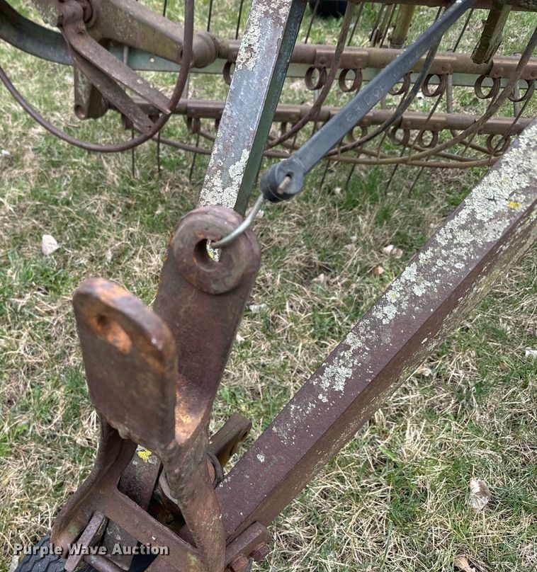 image for item EH5372 John Deere 858 hay rake