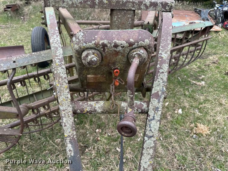 image for item EH5372 John Deere 858 hay rake