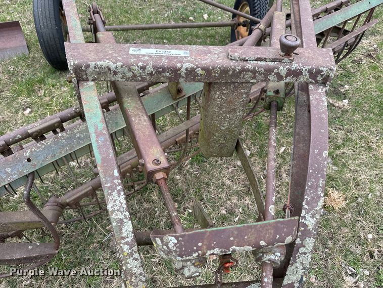 image for item EH5372 John Deere 858 hay rake