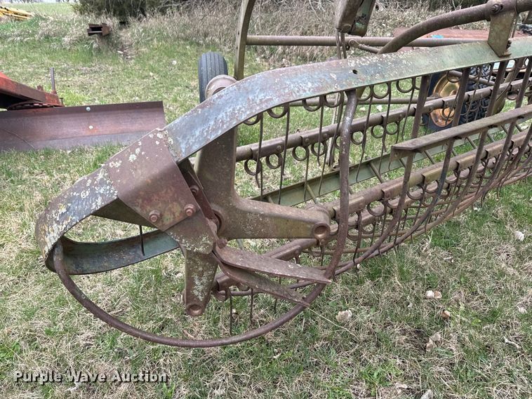 image for item EH5372 John Deere 858 hay rake