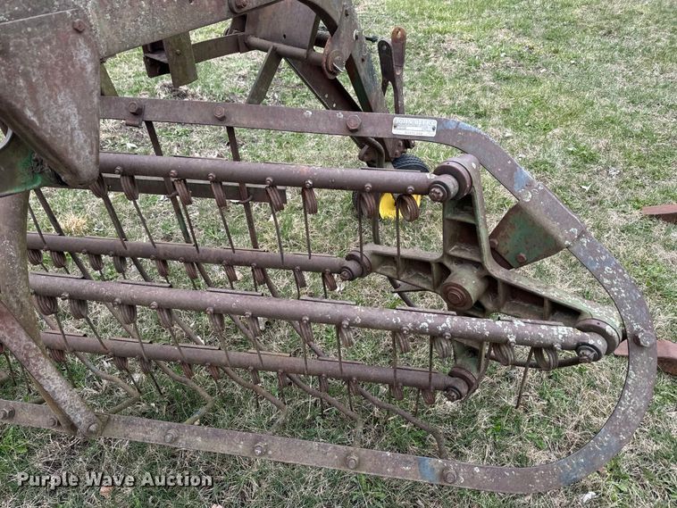 image for item EH5372 John Deere 858 hay rake