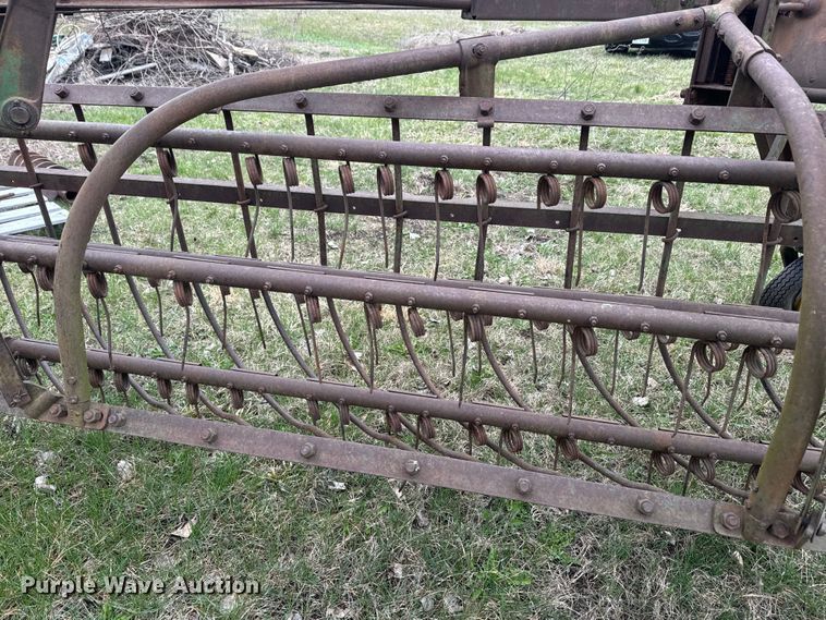 image for item EH5372 John Deere 858 hay rake