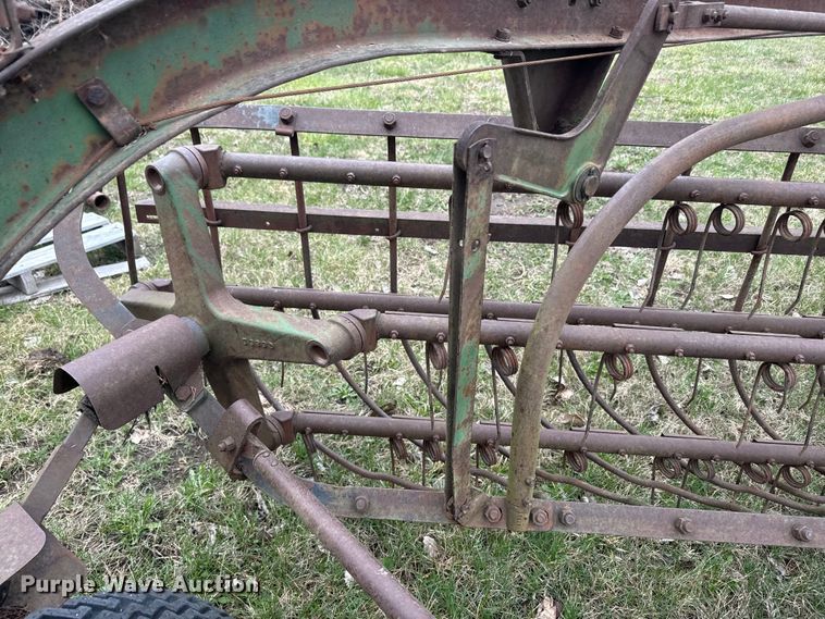 image for item EH5372 John Deere 858 hay rake