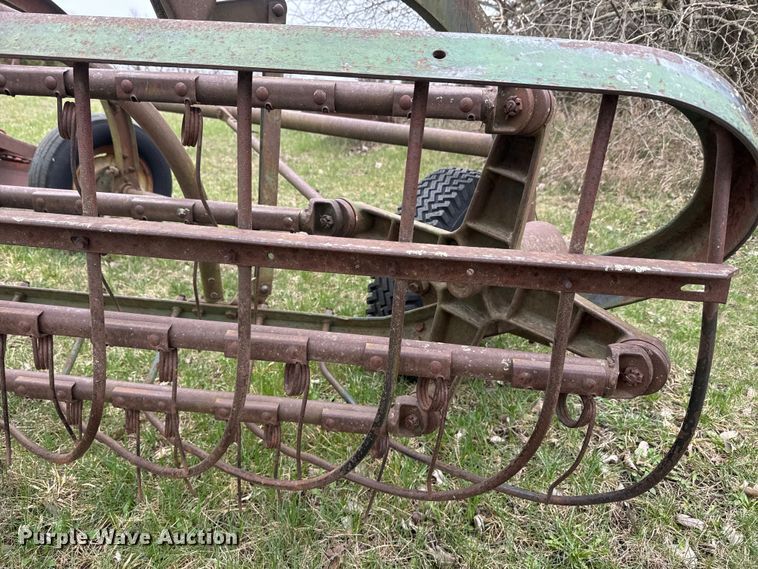 image for item EH5372 John Deere 858 hay rake