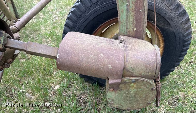 image for item EH5372 John Deere 858 hay rake