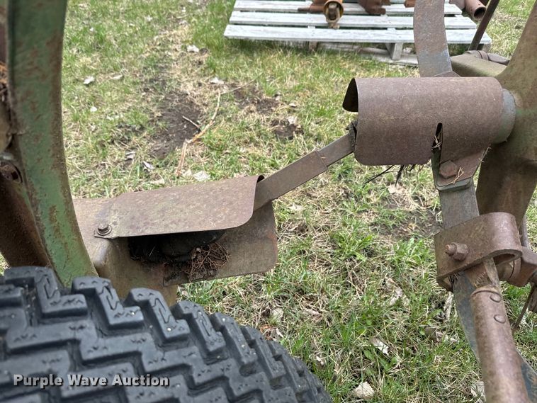 image for item EH5372 John Deere 858 hay rake