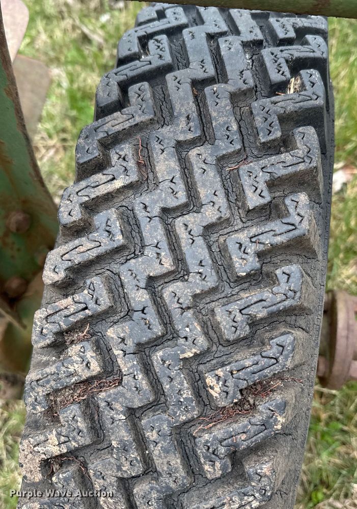 image for item EH5372 John Deere 858 hay rake