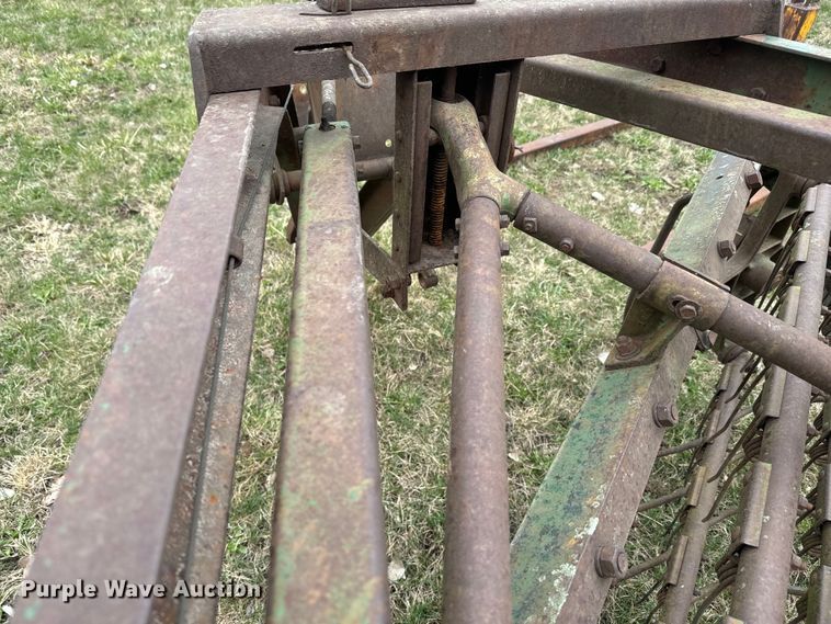 image for item EH5372 John Deere 858 hay rake