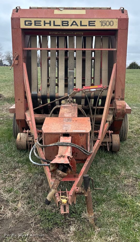 image for item EH5377 Gehl 1500 round baler
