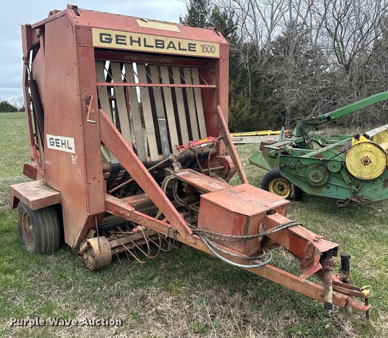 image for item EH5377 Gehl 1500 round baler