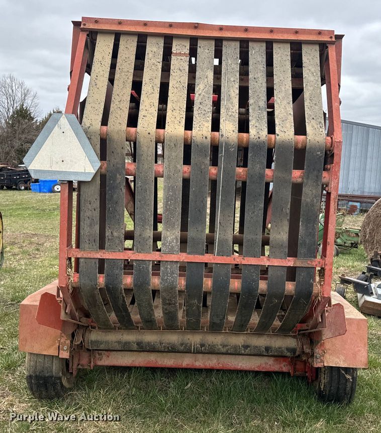 image for item EH5377 Gehl 1500 round baler