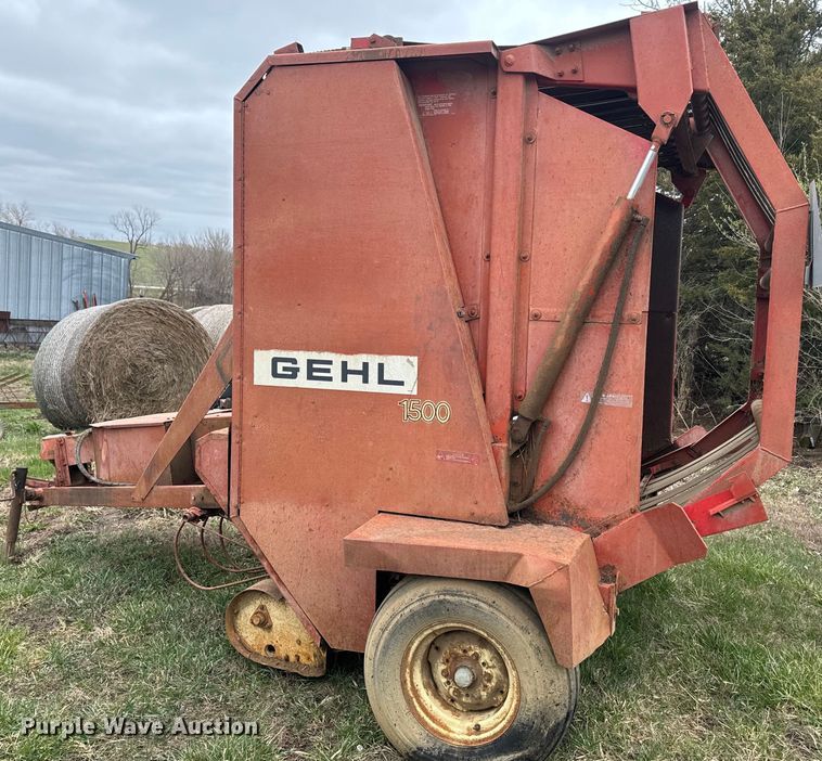 image for item EH5377 Gehl 1500 round baler