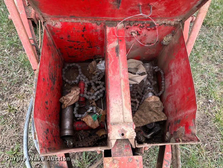 image for item EH5377 Gehl 1500 round baler