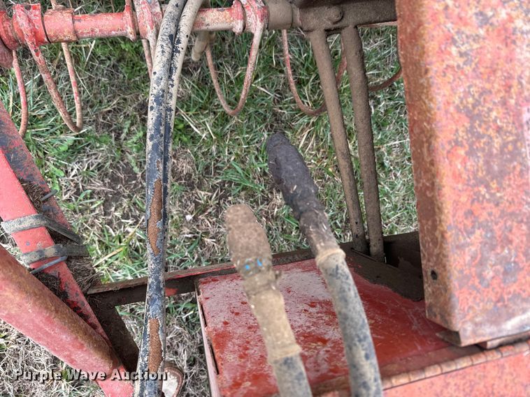 image for item EH5377 Gehl 1500 round baler