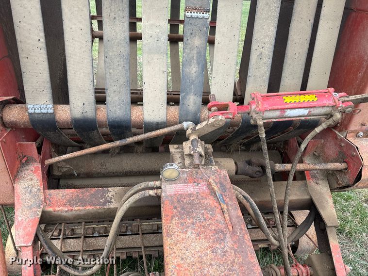 image for item EH5377 Gehl 1500 round baler