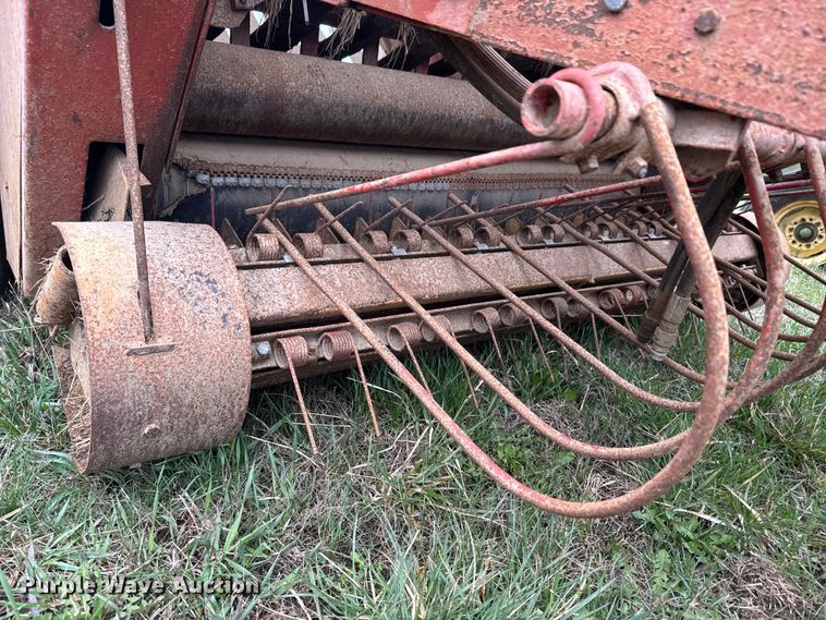 image for item EH5377 Gehl 1500 round baler